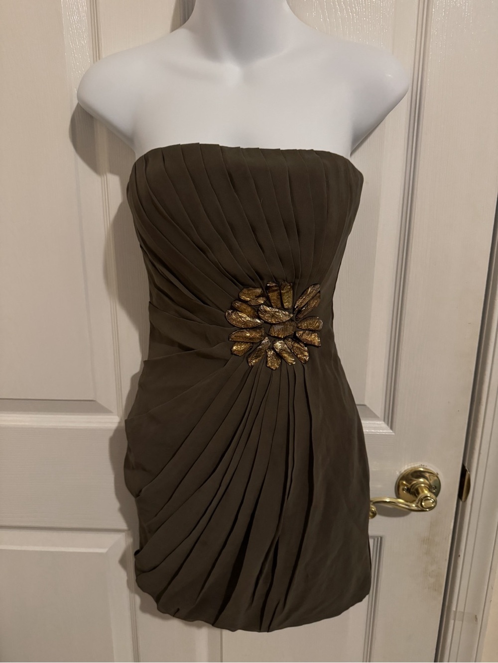 Vintage twenty one strapless Brown Ruched dress‎ with stone Flower Accent